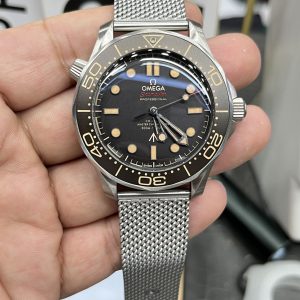Omega Seamaster 007 Super Clone Replica Watch in Titanium 1000779889 - front view | Omega