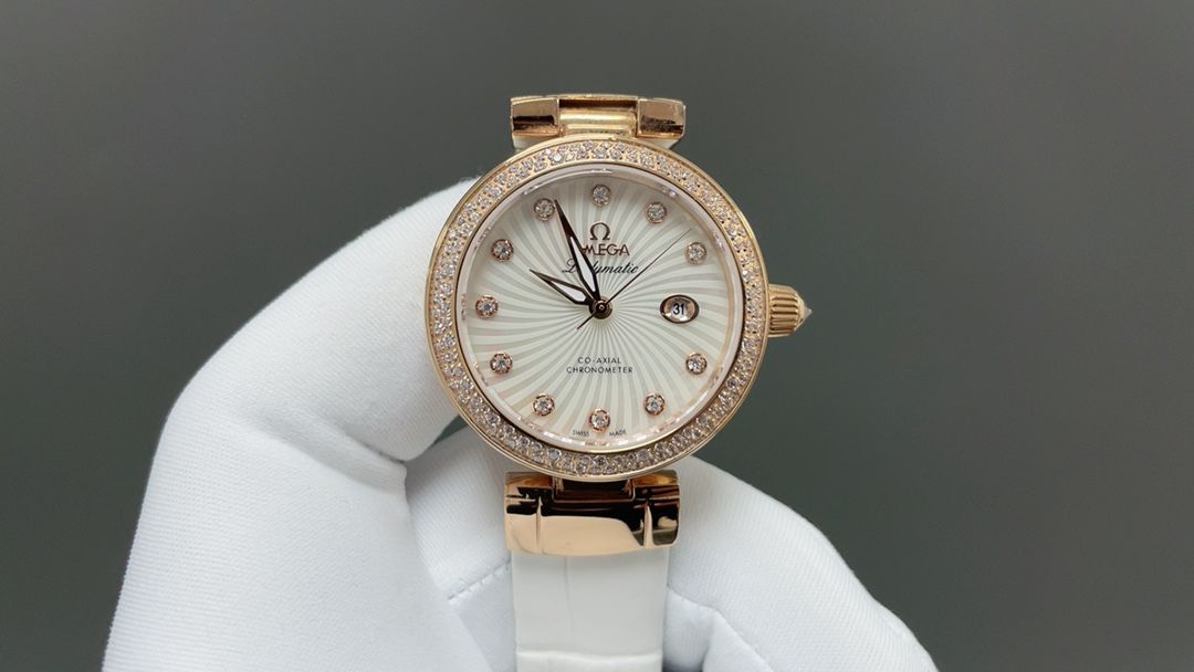 2-324.jpg Premium Omega De Ville Ladymatic Ladies' 1:1 Super Clone Watch 1123207341 - interior view