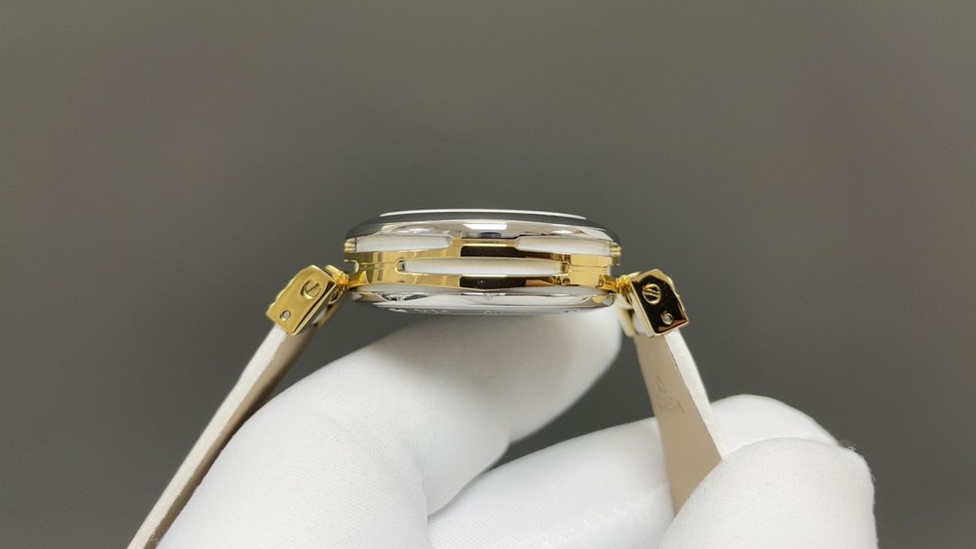 7-299.jpg Omega Ladymatic Super Clone Ladies Watch with Cash on Delivery 1123207336 - macro shot