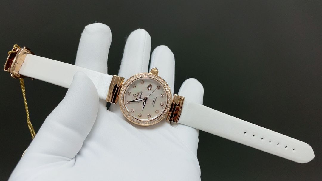 7-300.jpg Premium Omega De Ville Ladymatic Ladies' 1:1 Super Clone Watch 1123207341 - macro shot
